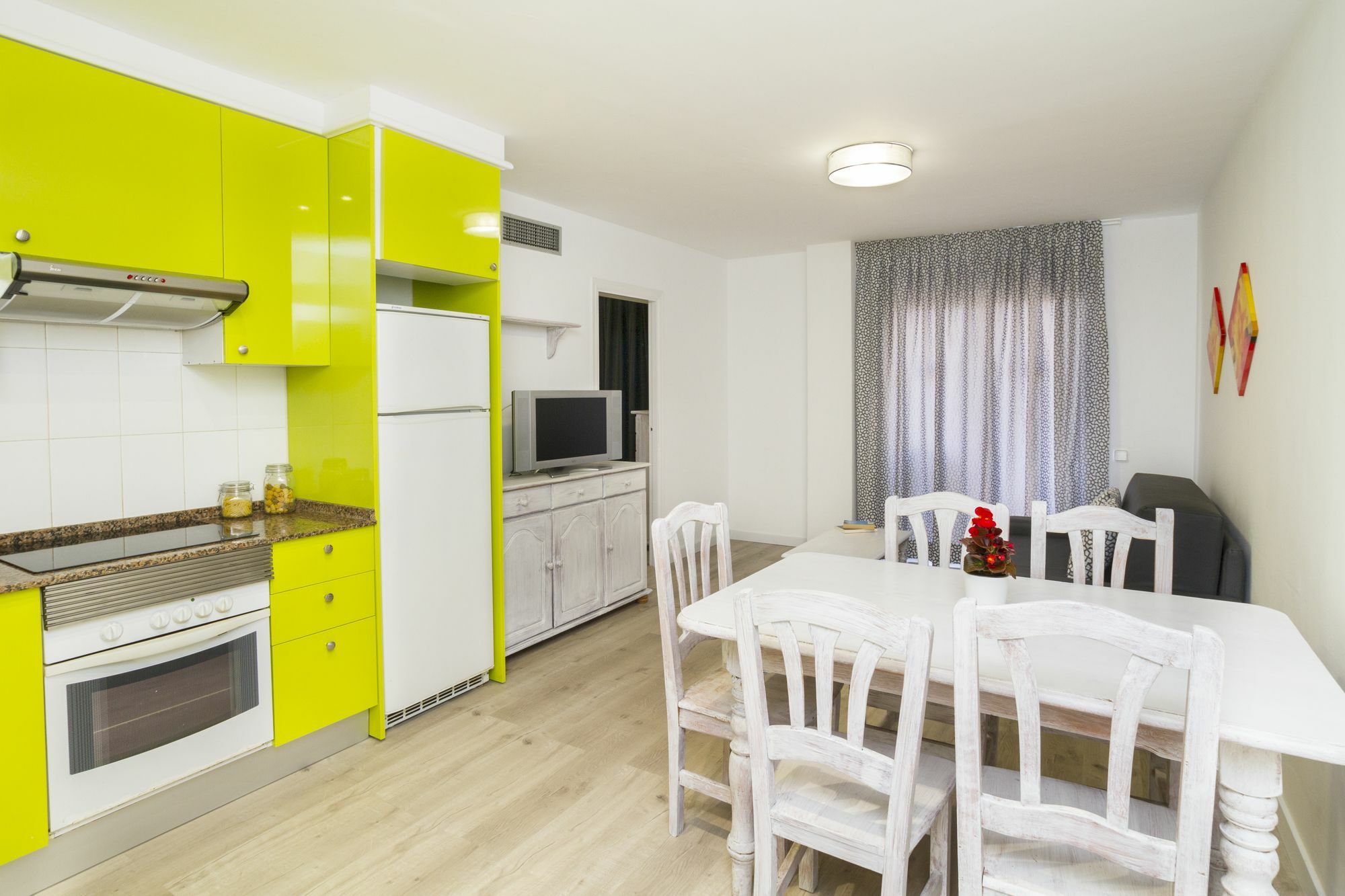 Apartamentos Intersalou Priorat ภายนอก รูปภาพ